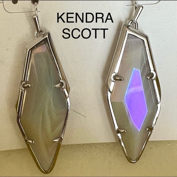 Kendra Scott Jewelry - NWT Kendra Scott RARE & Retired Bexley Earrings Iridescent Agate & Silver😊